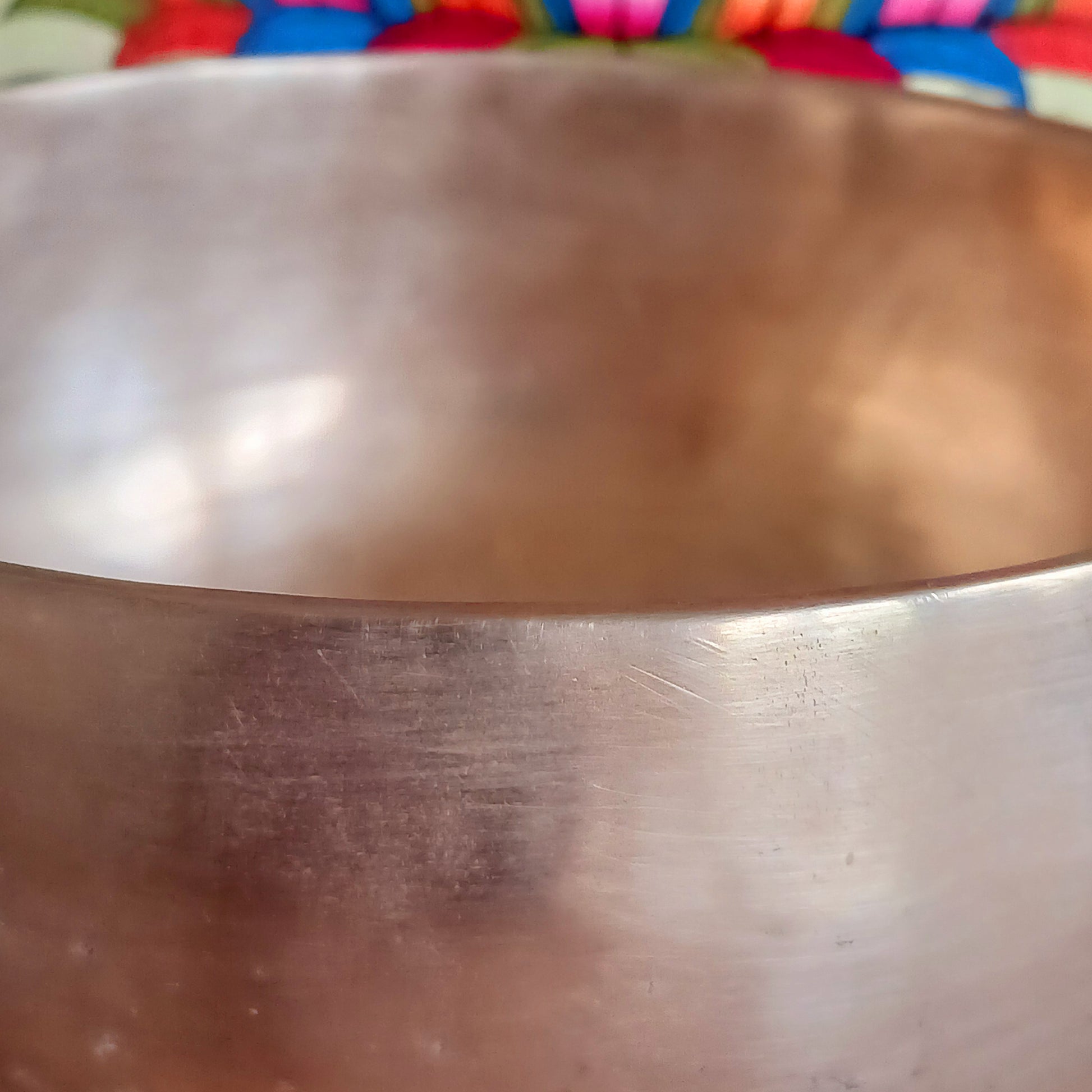 Handmade Chö-Pa singing bowl from Nepal with a long-lasting tone. Ideal for meditation, healing, and space clearing rituals.