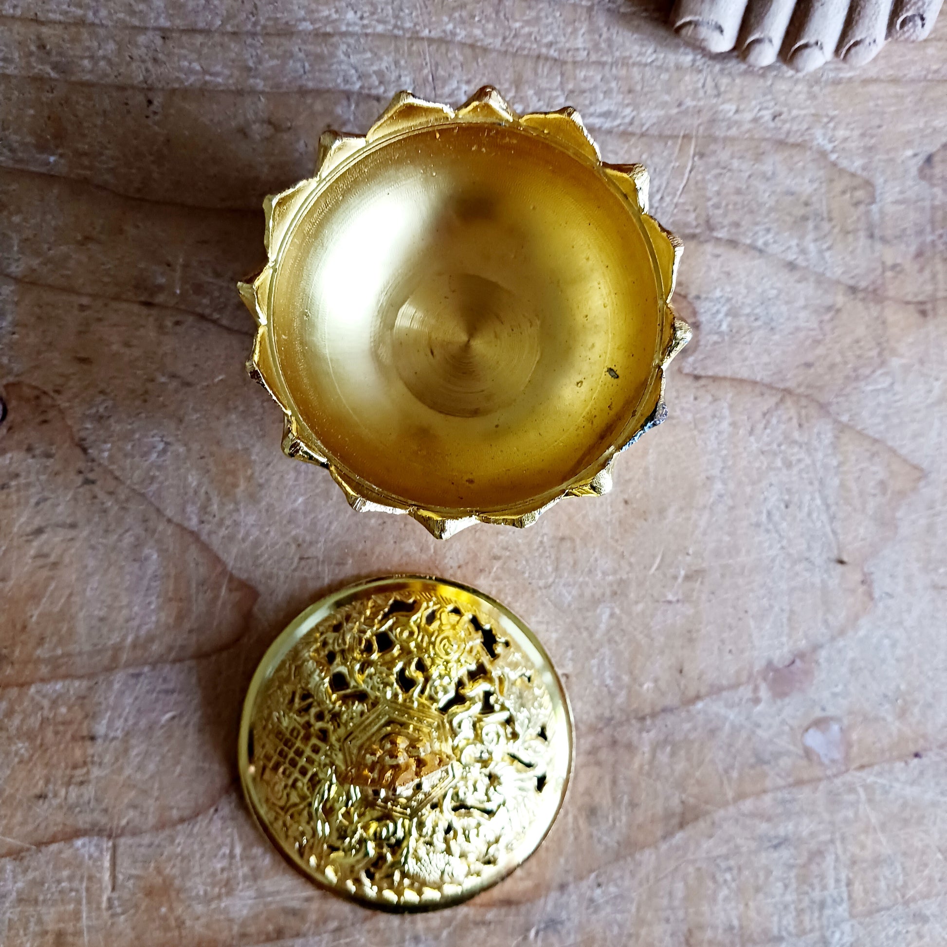 Bring serenity and beauty into your space with this elegant lotus-shaped incense burner, thoughtfully crafted to elevate your rituals and décor. The detailed lotus base symbolizes purity and enlightenment, while the ornate cap is adorned with traditional Tibetan Auspicious symbols, representing harmony, prosperity, and protection.