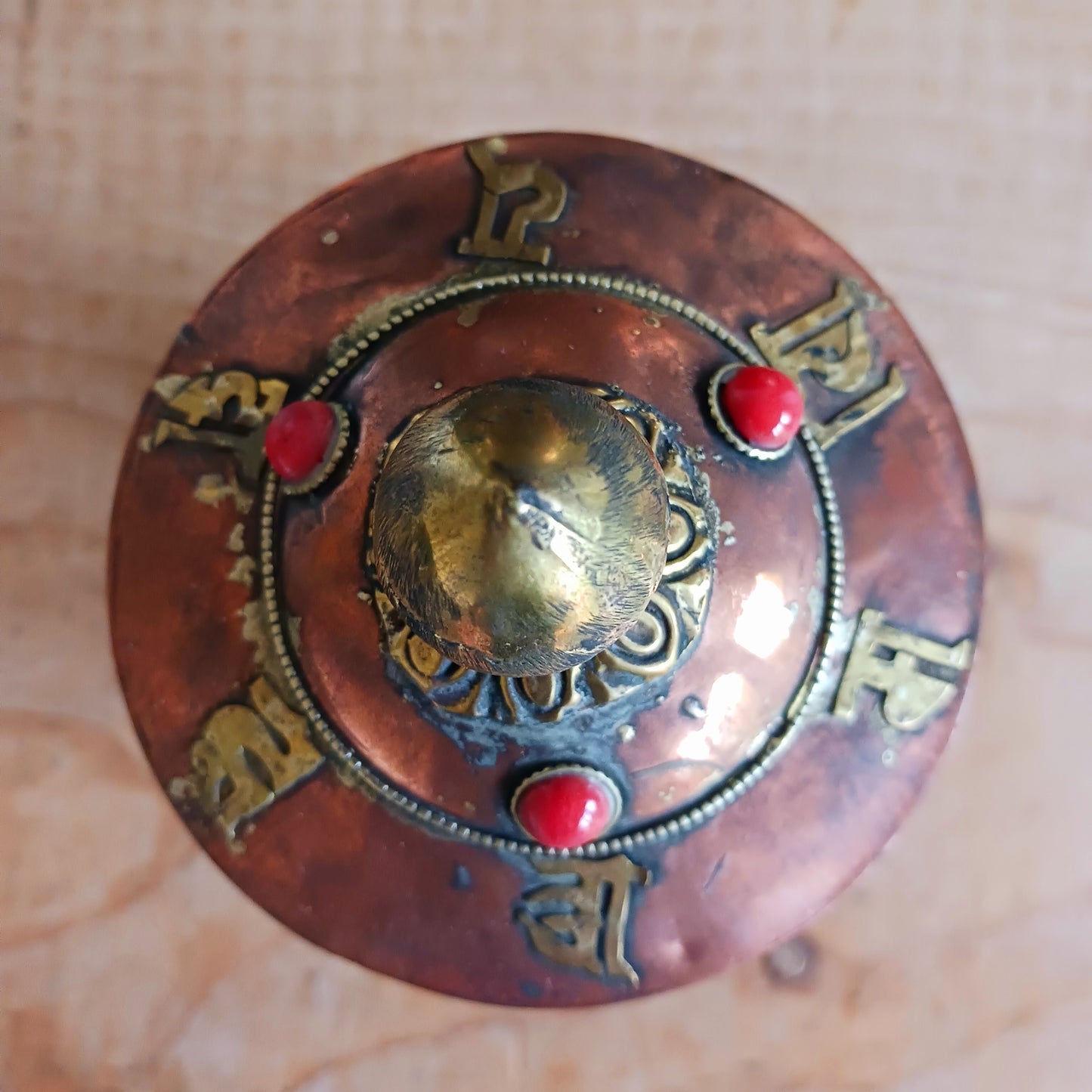 Invite blessings, clarity, and compassion into your space with this handcrafted metal table-top prayer wheel. Beautifully adorned with the Eight Auspicious Symbols, this sacred piece is both a devotional object and a stunning piece of spiritual art.