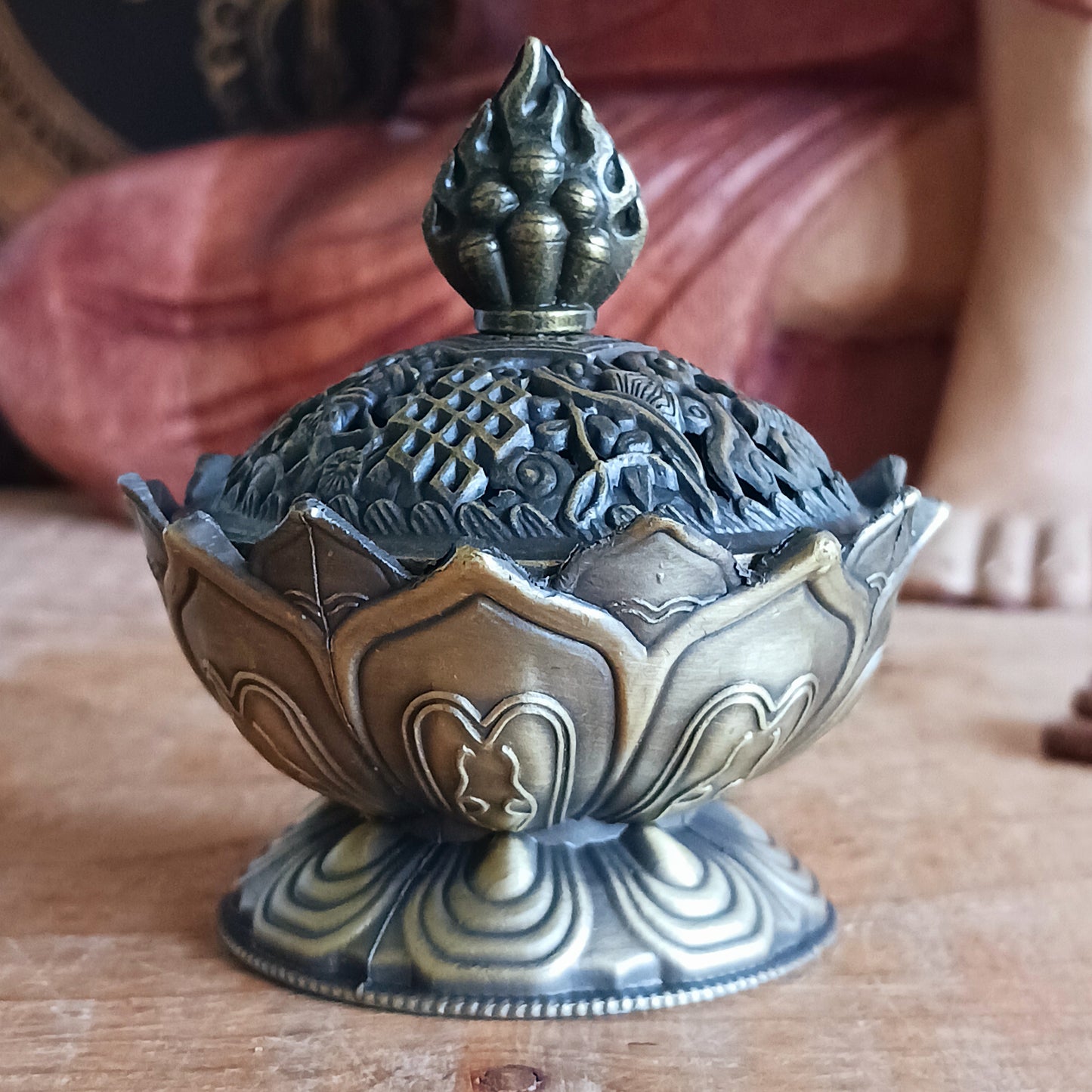 Invite tranquillity into your sacred space with our Elegant Lotus Incense Burner. Crafted in the shape of a blooming lotus—a powerful symbol of purity and spiritual awakening—this beautifully designed piece elevates your meditation, prayer, or relaxation rituals.
