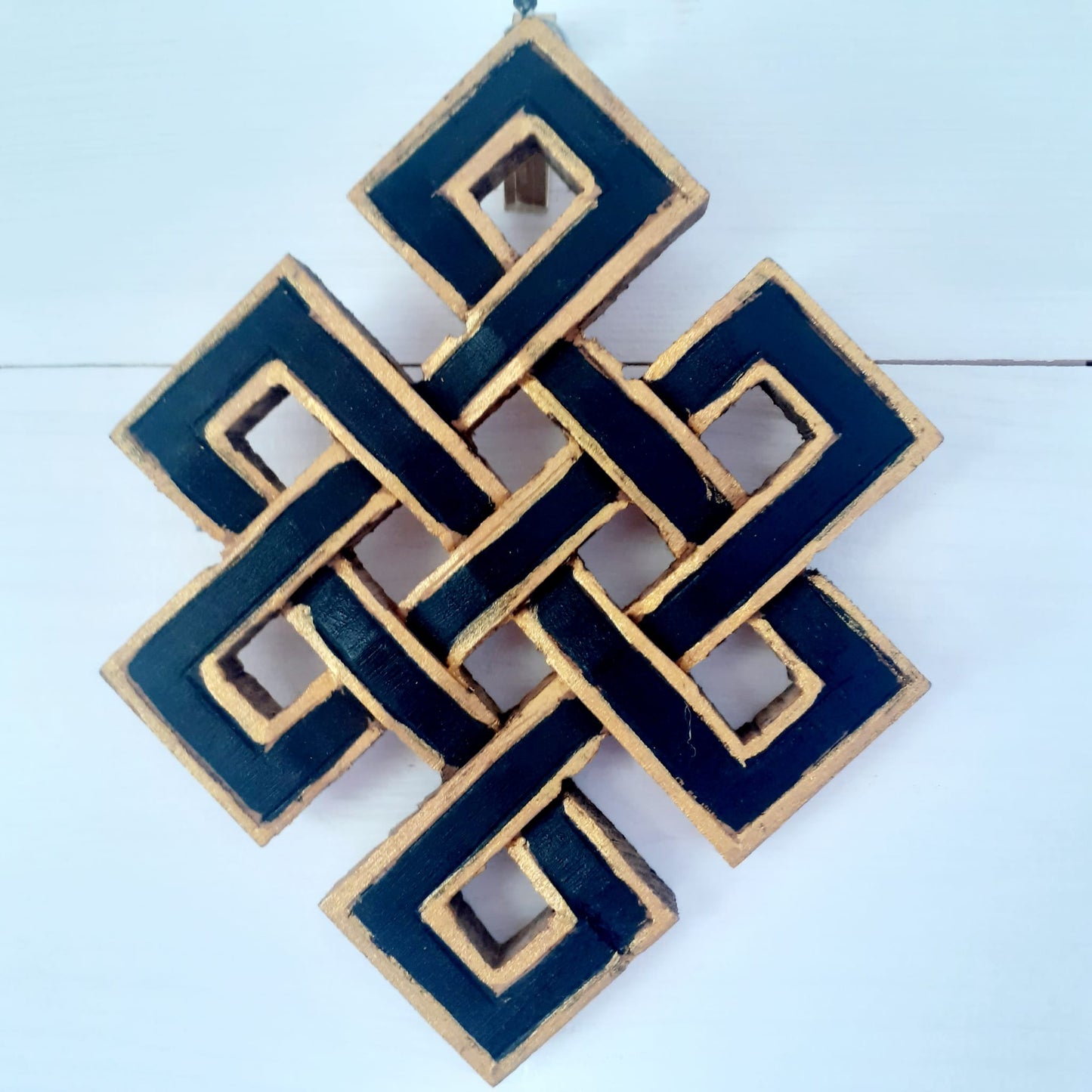 Endless Knot sign wooden wall décor 13 X 10.5 cm (small)