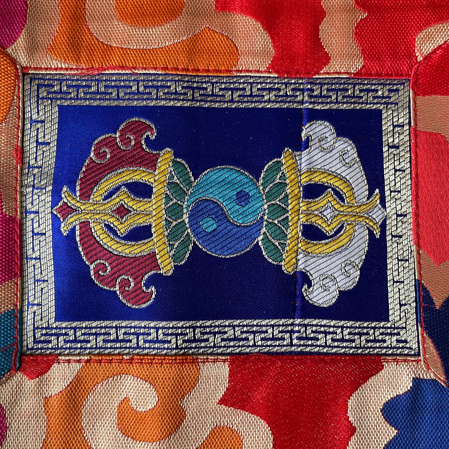 Altar cloth with dorje Yin Yang brocade 22 x 18 cm