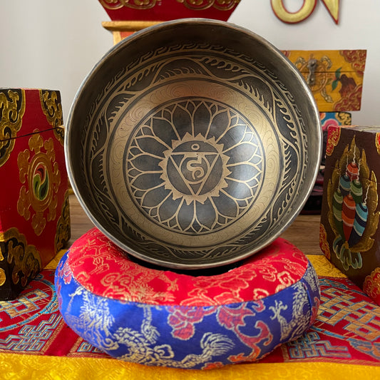 Singing Bowl Om Mani Pad Me Hum mantra | Buddhist Singing Bowl