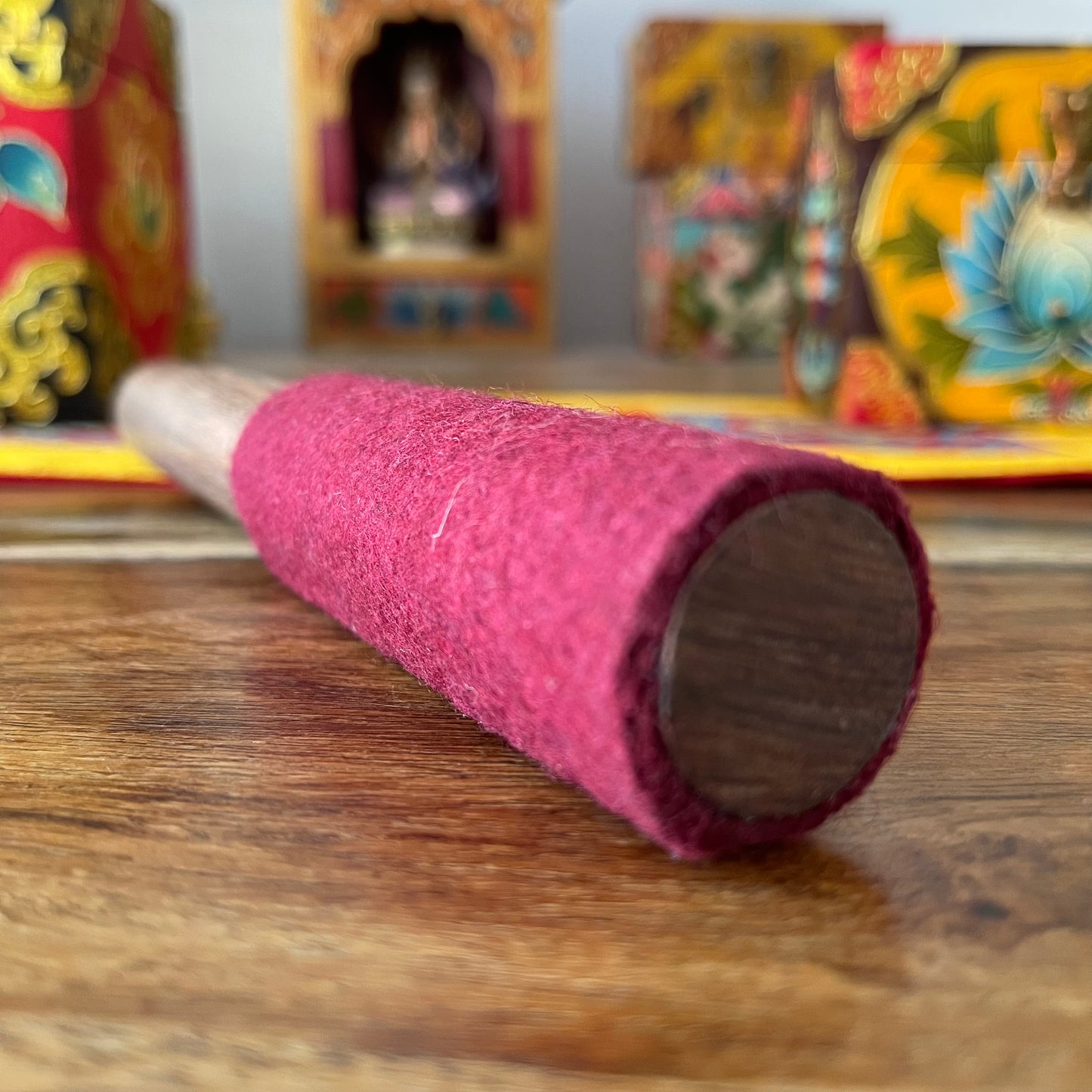 Singing Bowl Stick ( Puja) 20cm red felt