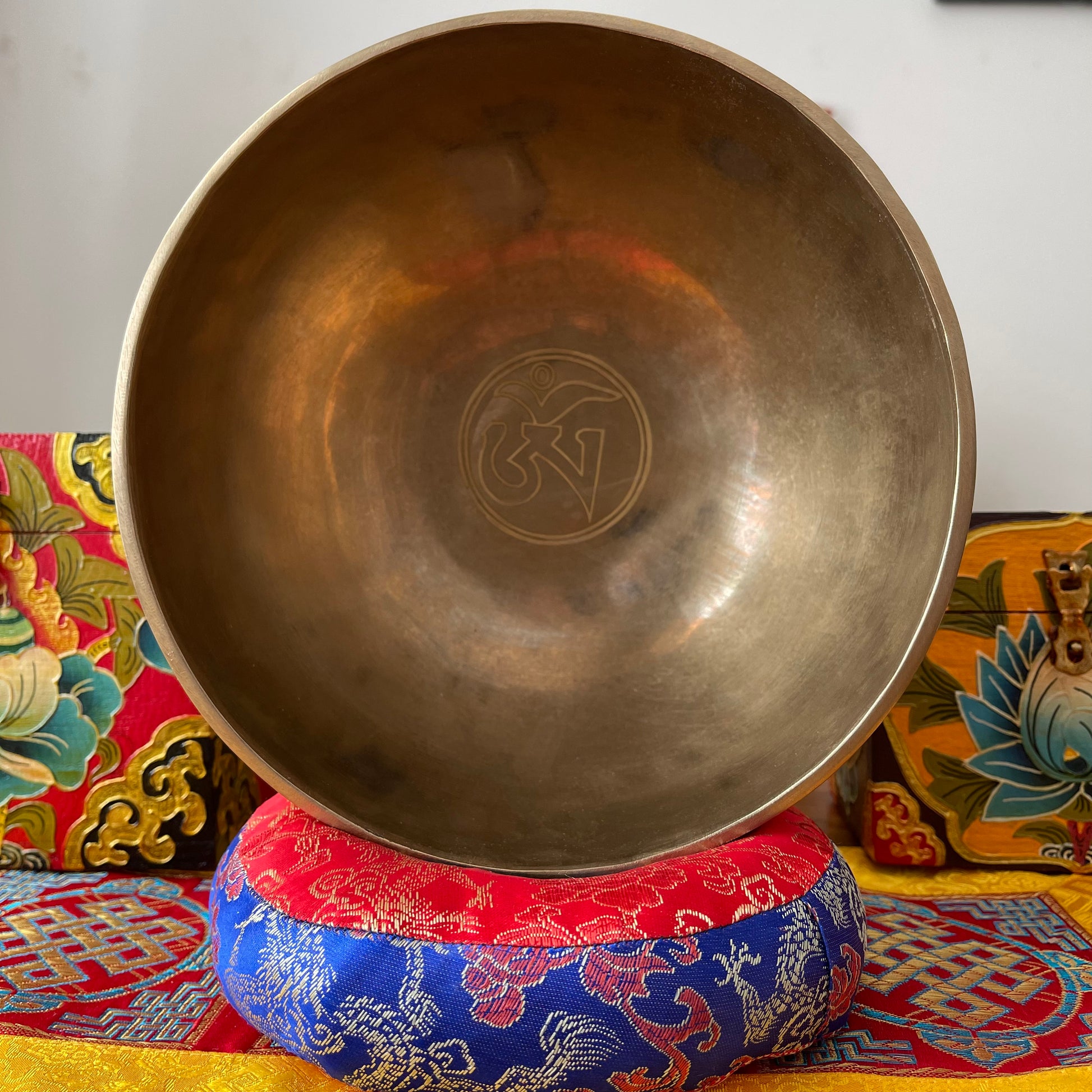 Singing Bowl Om (engraving) 20 cm | large Authentic singing bowl