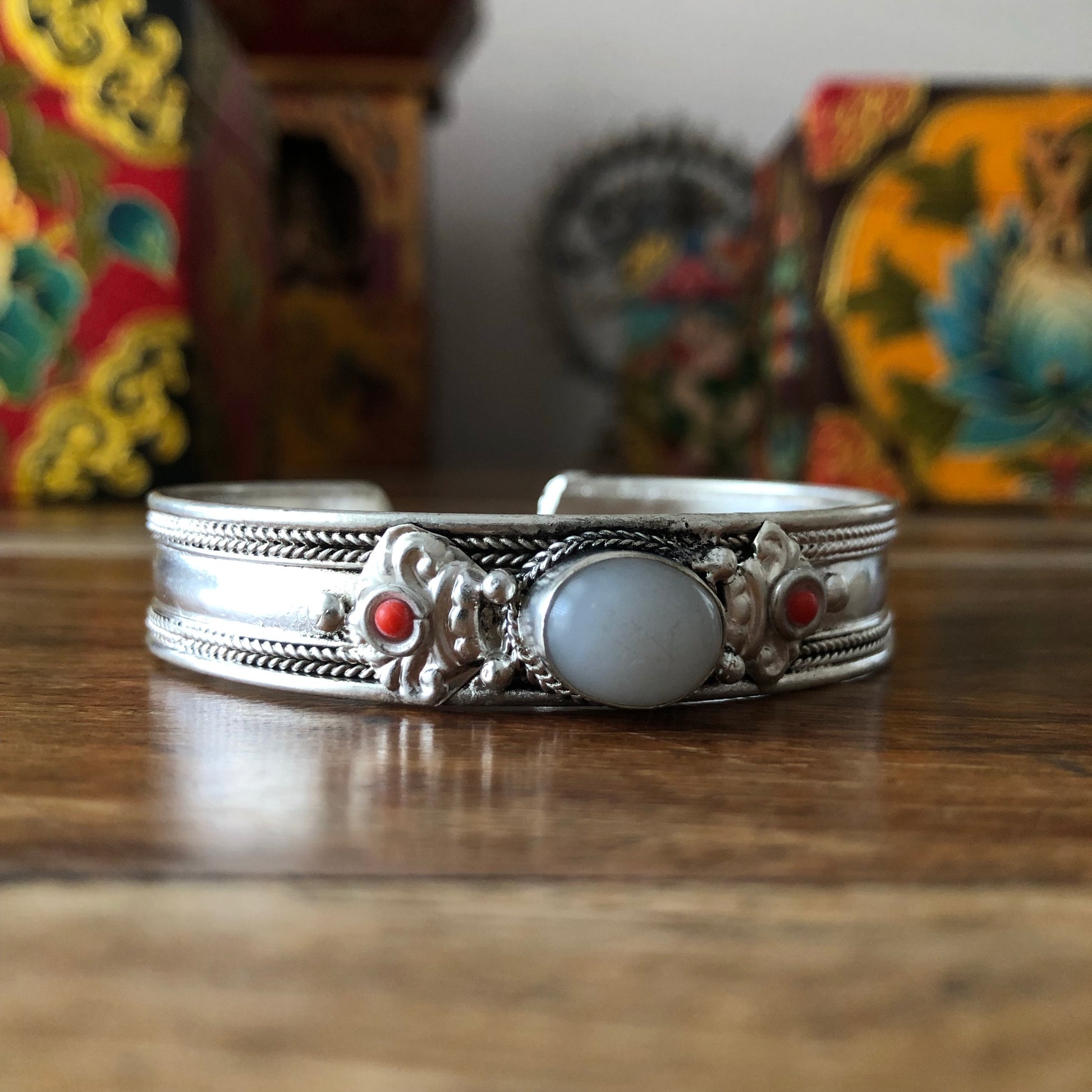 Tibetan bracelet  with White stone