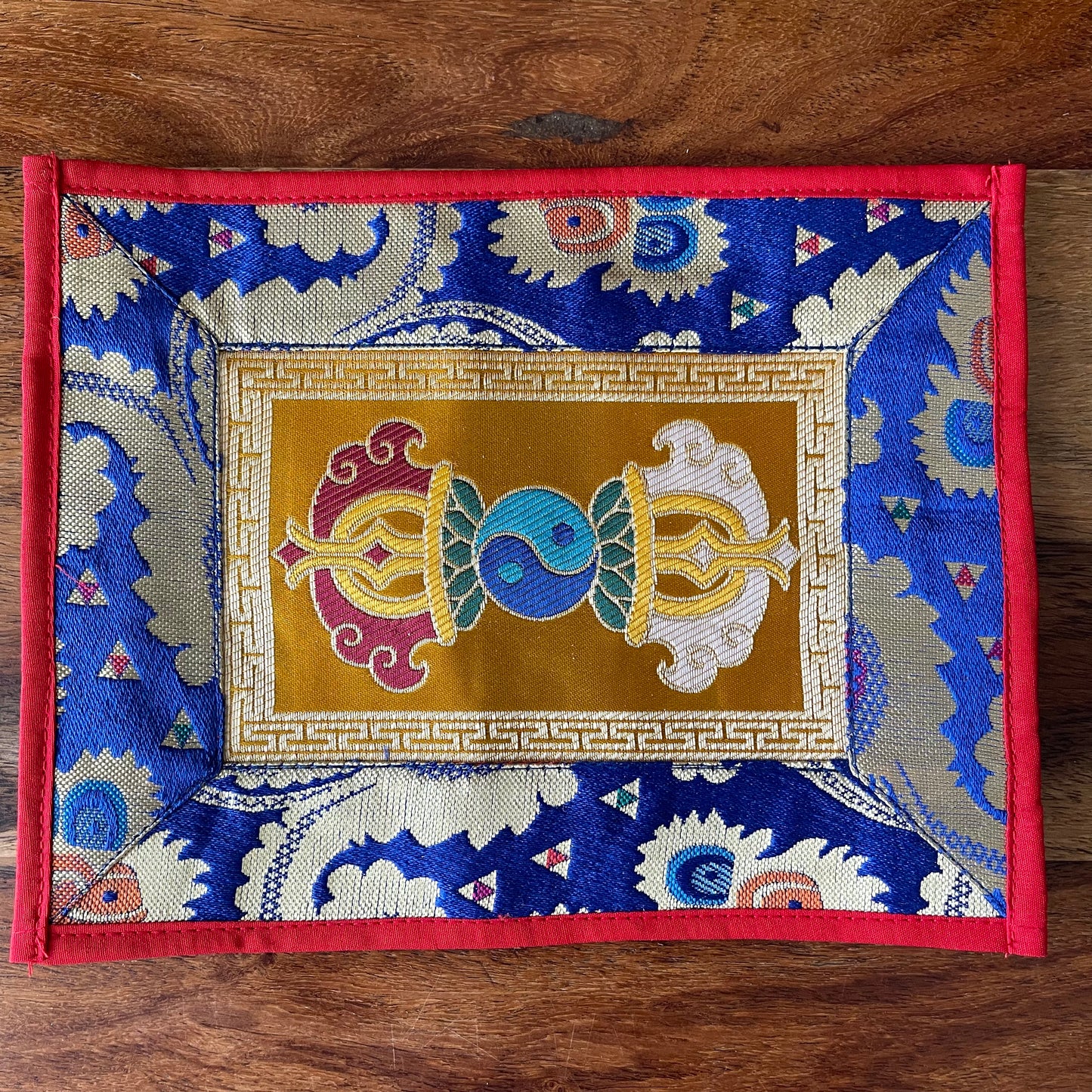 Altar cloth with dorje Yin Yang brocade 22 x 18 cm